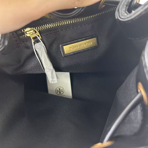 NEW Tory Burch FLEMING SOFT BUCKET BAG In Black - Picture 3 of 13